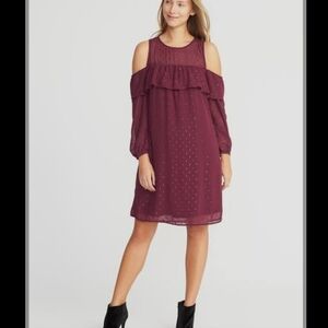 ⭐️40% Off⭐️ Old Navy Burgundy Cold-Shoulder Shift Dress